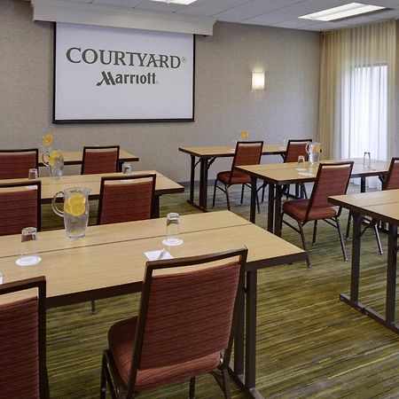 Courtyard By Marriott Indianapolis Airport Hotel Exterior photo