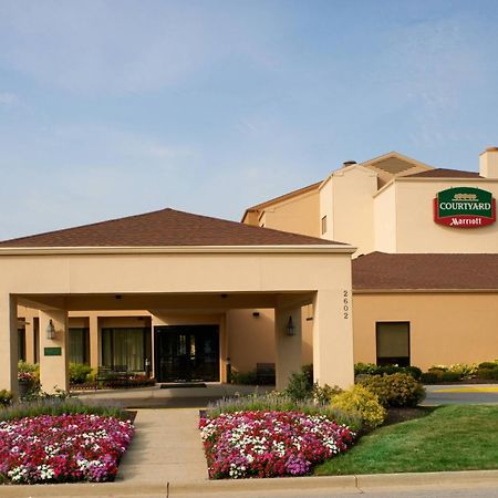 Courtyard By Marriott Indianapolis Airport Hotel Exterior photo