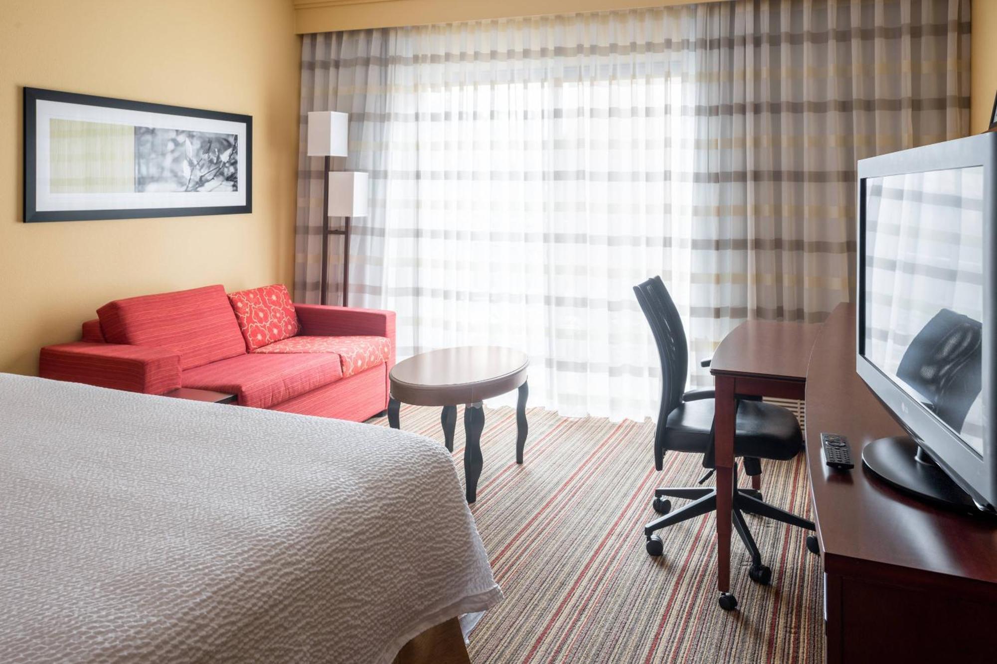 Courtyard By Marriott Indianapolis Airport Hotel Exterior photo